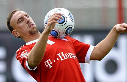 Kahn: F. Ribery se ponaša poput dive i radi probleme
