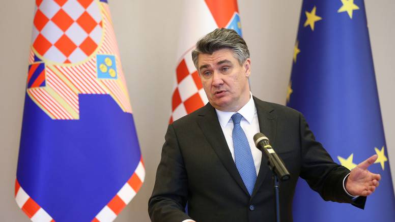 Zoran Milanović na ratnom brodu stiže u Crnu Goru