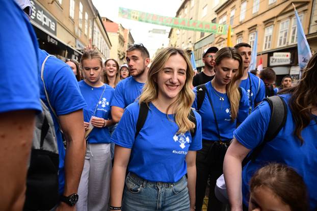 Zagreb: Povorka Antunovskog hoda na putu prema bazilici svetog Antuna Padovanskog