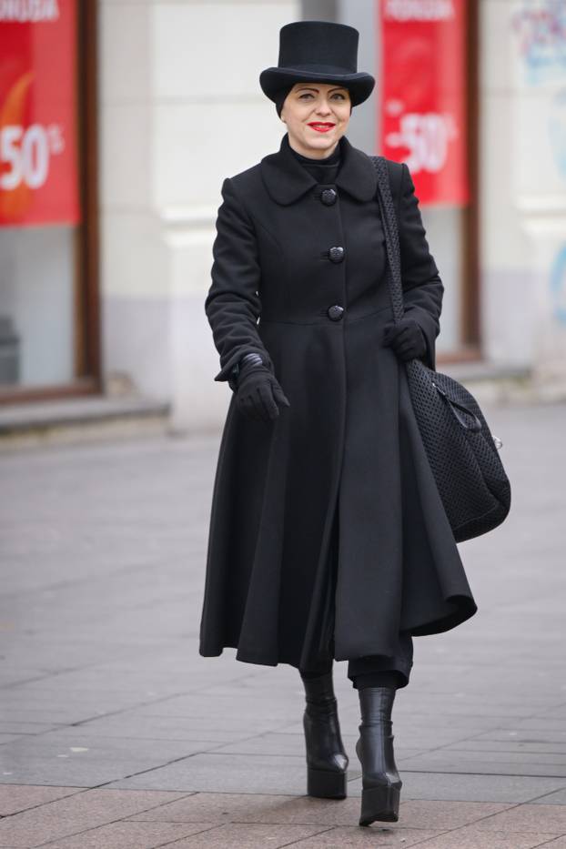 Zagreb: Mirela Holy u zanimljivoj modnoj kombinaciji prošetala je subotnjom špicom