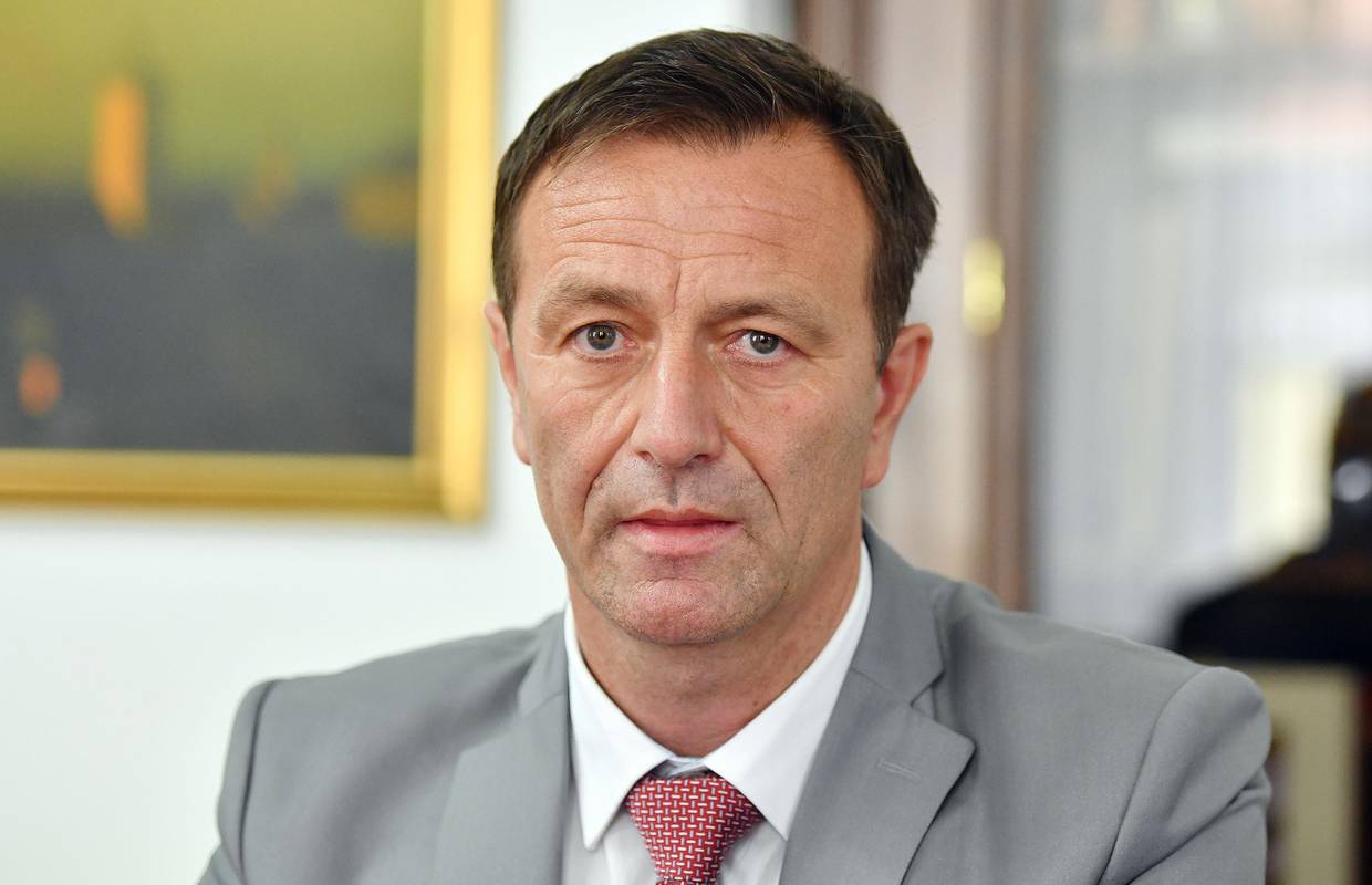 Varaždinski gradonačelnik osudio čin nasilnog uklanjanja zastave srpske manjine