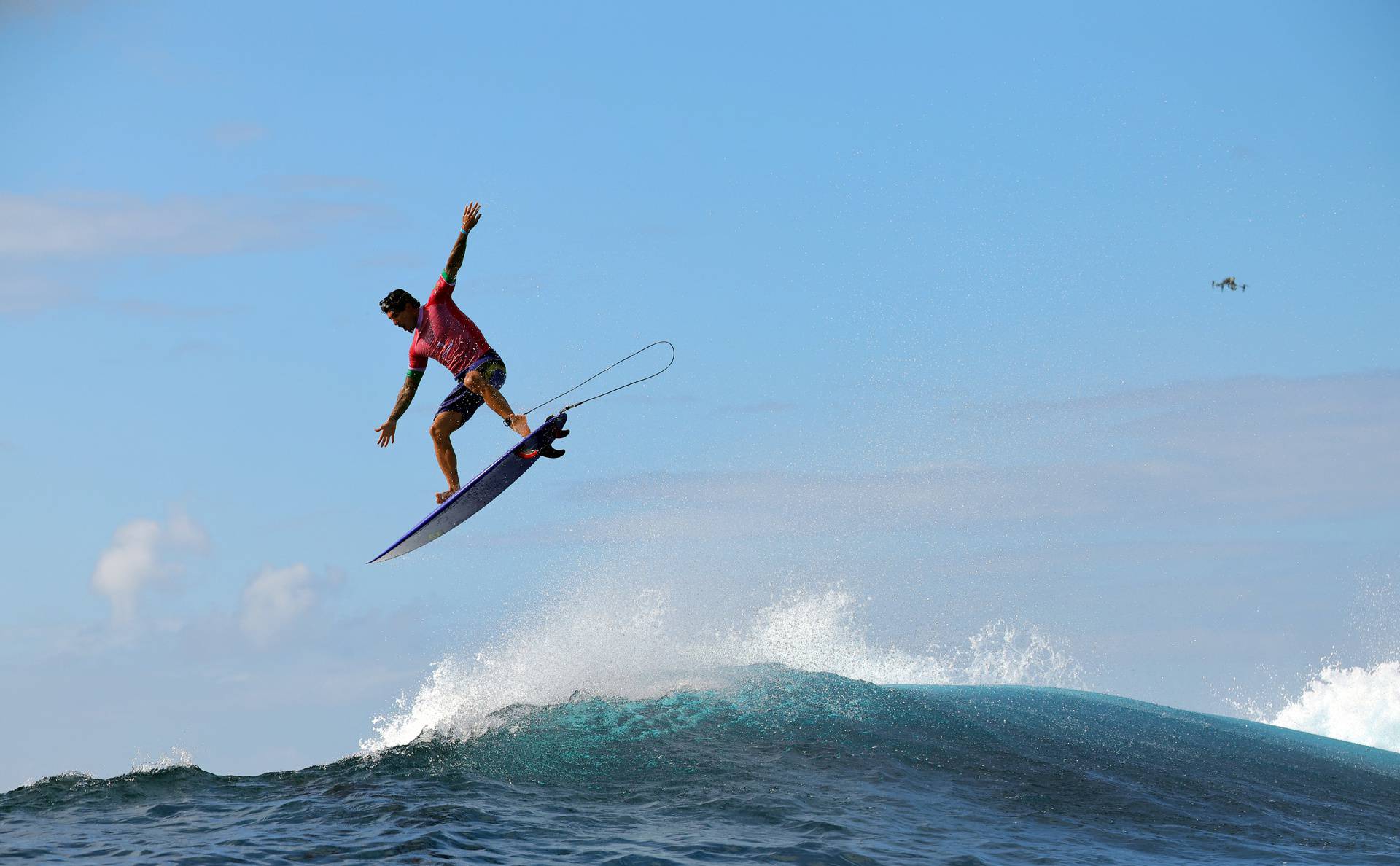 Surfing - Men's Round 1 - Heat 4