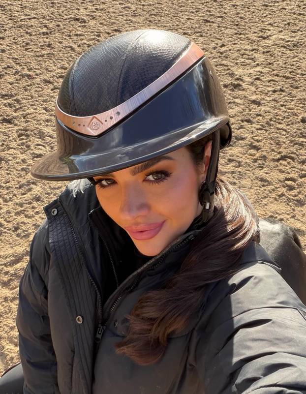 FOTO Kći slavnog nogometaša obožava konje i jahanje. Proslavila se na 'Otoku ljubavi'