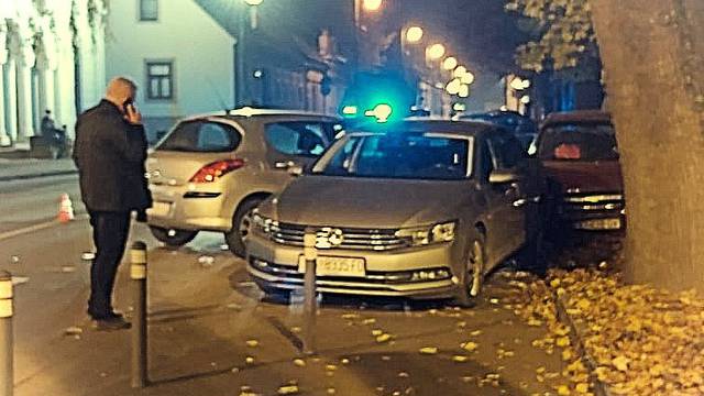 Policajci reanimirali vozača: Zabio se u parkirane aute ispred policijske postaje u Varaždinu
