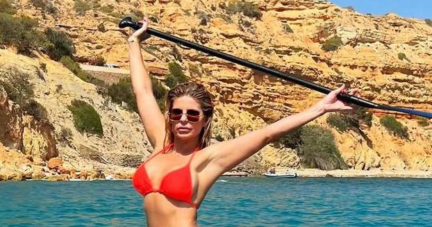 FOTO Iza naših poznatih dama još je jedna golišava godina: Prisjetimo se najvrelijih izdanja