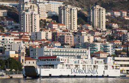 Drama na moru u Dubrovniku: Ribarski brod pramcem udario u Jadrolinijin katamaran na vezu