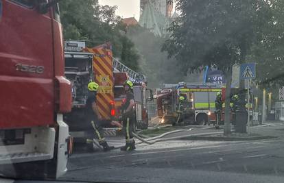 Buknuo požar u garaži u centru Zagreba: Zapalio se automobil