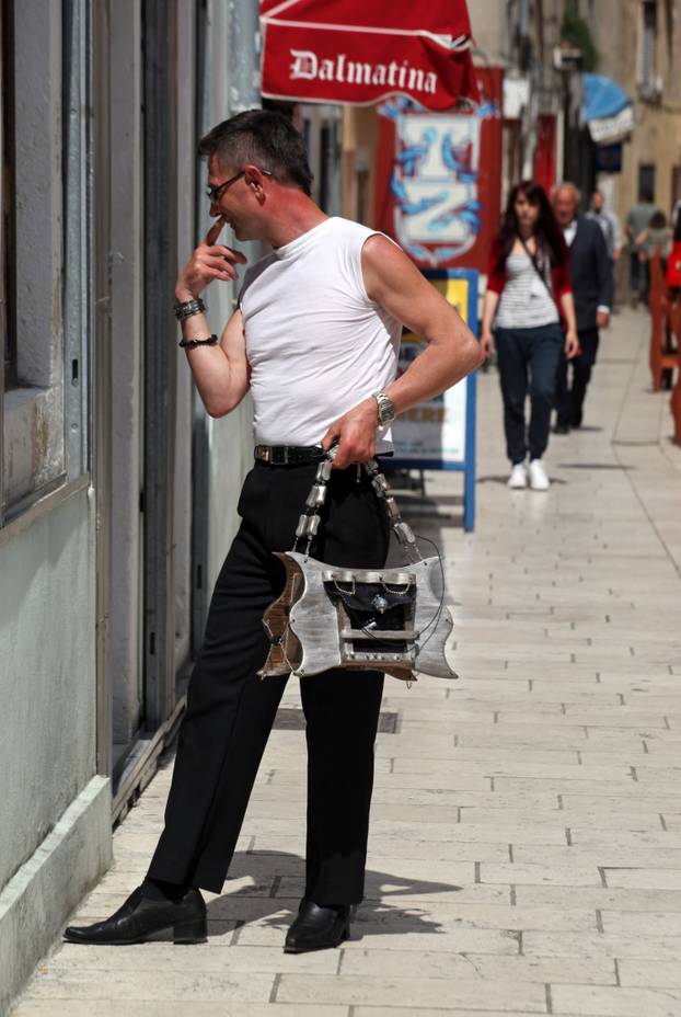 Zadar: Modni ma?ak Zadra Jadranko Klju?anin pokazao novu drvenu torbicu