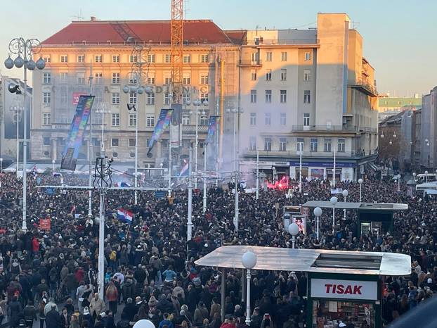 FOTOGALERIJA Ovo su snimke sa velikog prosvjeda protiv Covid mjera u središtu Zagreba...