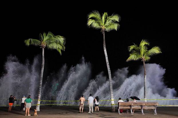 Hurricane Simon approaches Mexico's Pacific coast