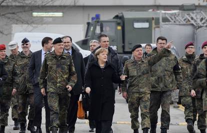 Kancelarka Merkel zaprijetila upotrebom oružja na Kosovu
