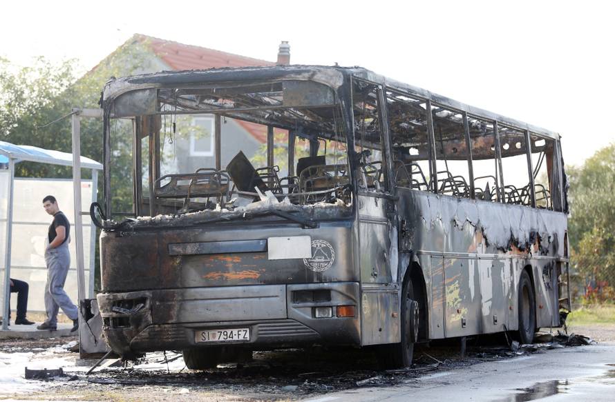 U blizini Drniša izgorio bus, nasreću nitko nije ozlijeđen