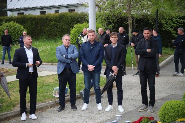 Zagreb: Polaganje vijenaca delegacije Dinama i AIK-a u povodu obilježavanja 10. godišnjice smrti Ivana Turine