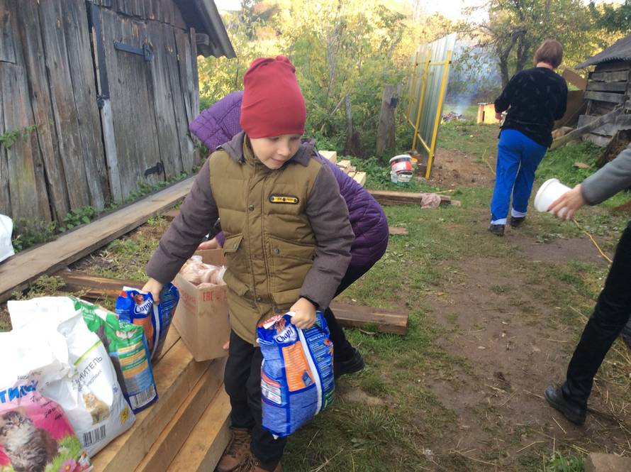 Talentirani dječak mijenja svoje slike da pomogne psima u azilu