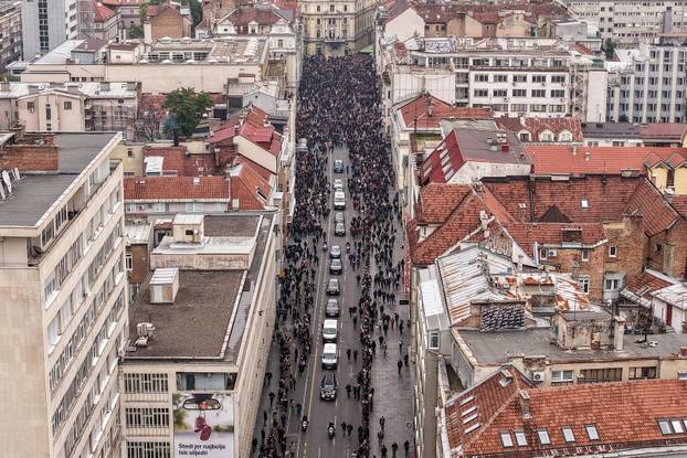 Sarajevo: Pogled iz zraka na povorku prema gradskom groblju Barama