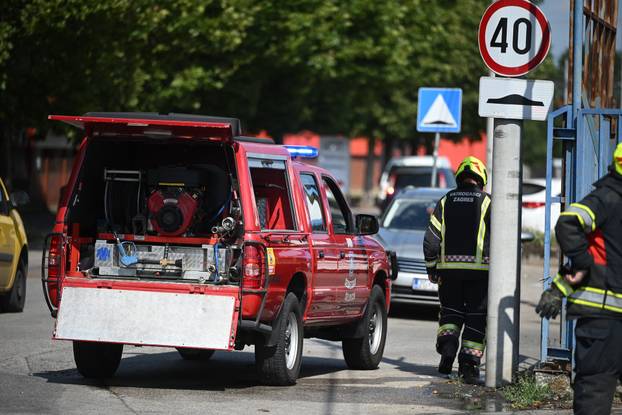 Zagreb: Požar u tvrtki Cezar u Sesvetama