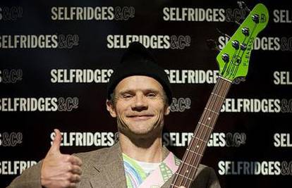 Basist Flea iz Red Hot Chili Peppersa dobio novu gitaru