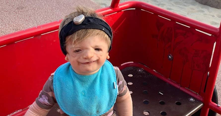 Dječak (2) svojoj mami rekao 'volim te' na znakovnom jeziku