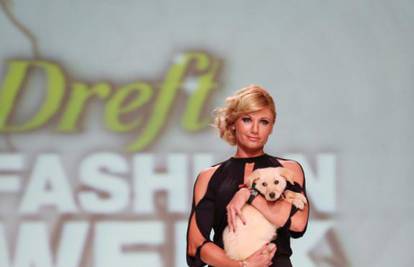 Vanja Mamić prošetala pistom Dreft Fashion Weeka sa psom