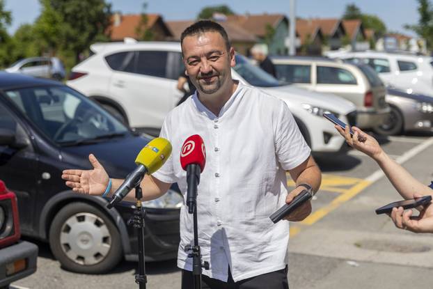 Vukovar: Kandidat za gradonačelnika Marijan Pavliček glasovao je u drugom krugu lokalnih izbora