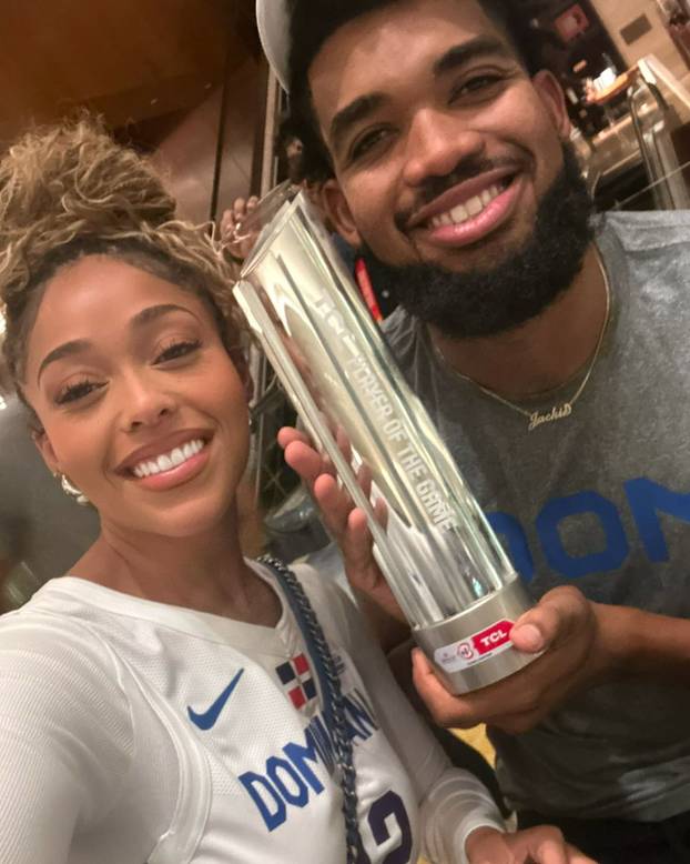 FOTO Djevojka NBA zvijezde na utakmici otkrila previše. Ili ne?