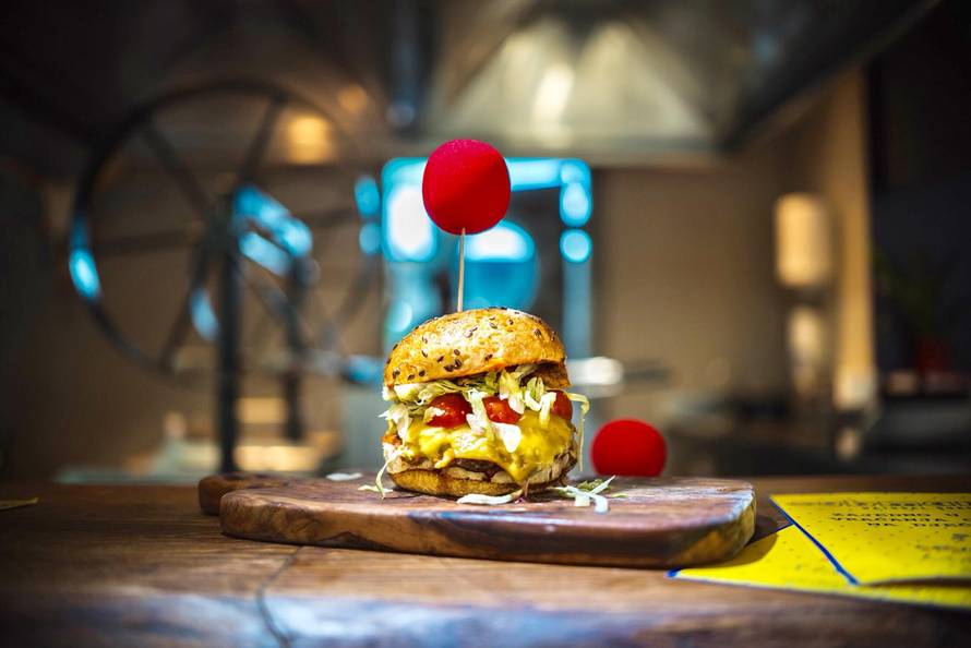 Novi burger Mate Jankovića u Submarine Burgeru