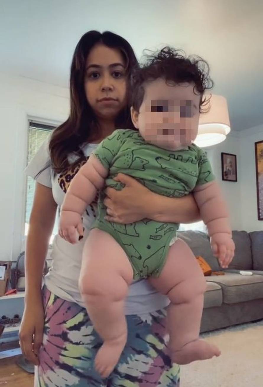 'Beba mi je toliko velika da ljudi misle da ga šopam hranom, a on nema još ni godinu i pol'