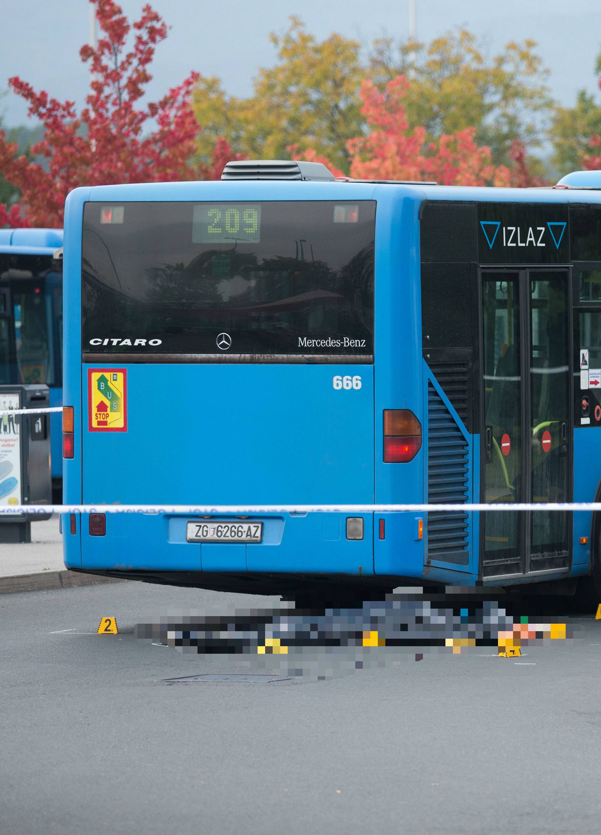 Bus je na okretištu naletio na pješaka, čovjek umro na mjestu