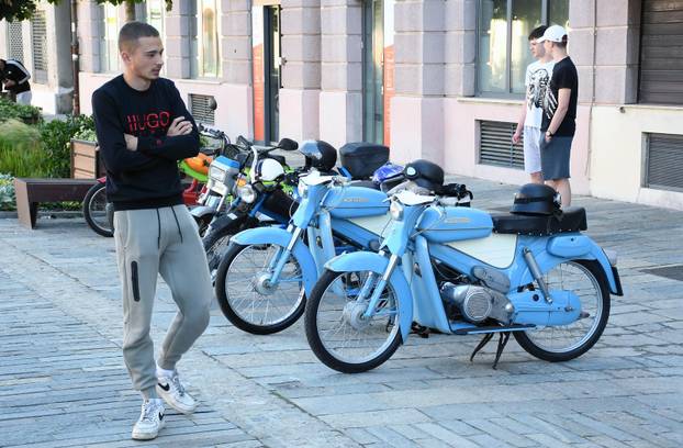 Sisak: Oldtimer klub Sisak organizirao 7. Tomos susret
