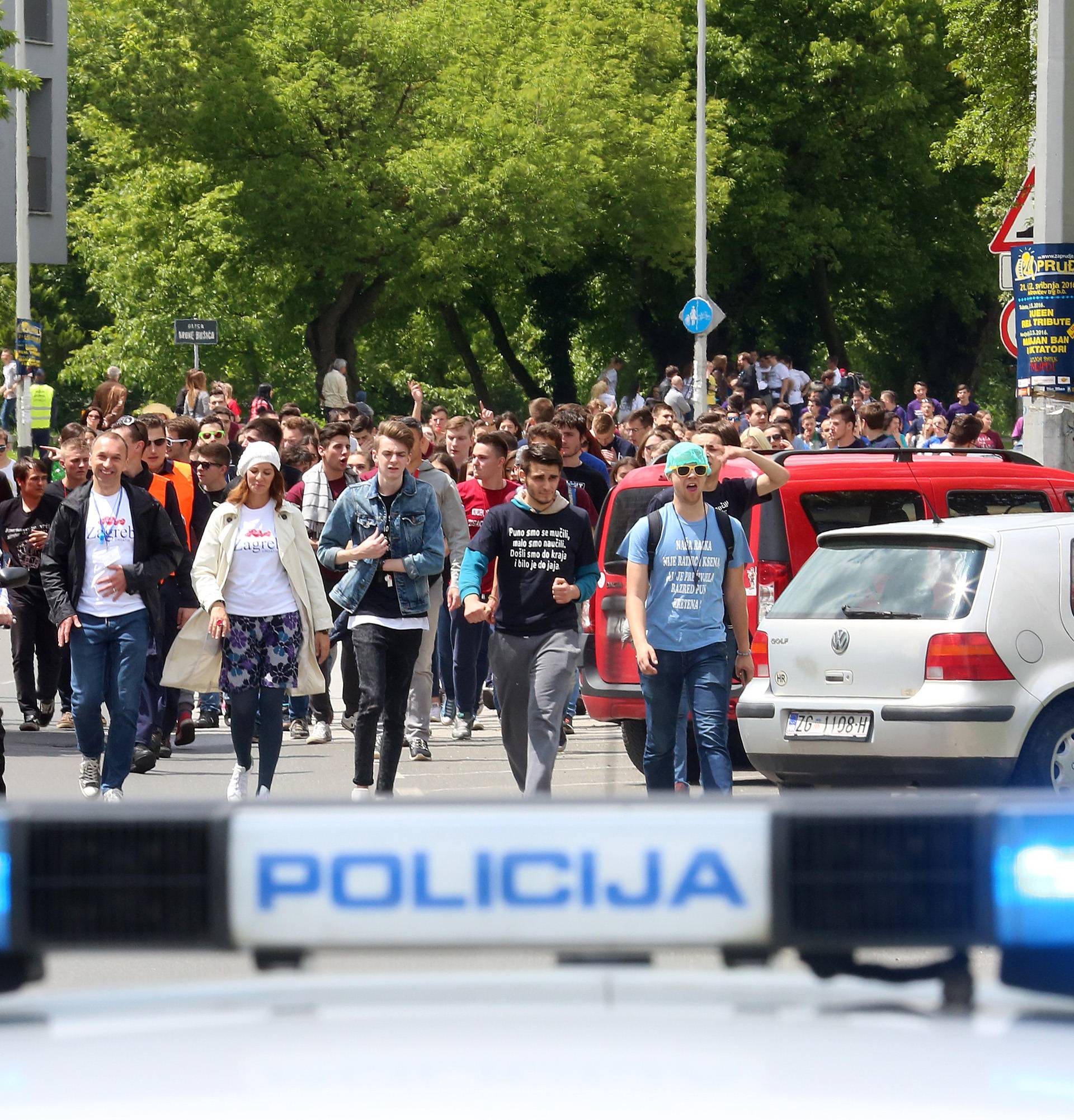 Privedeno je sedmero, a 25 maturanata završilo na Hitnoj