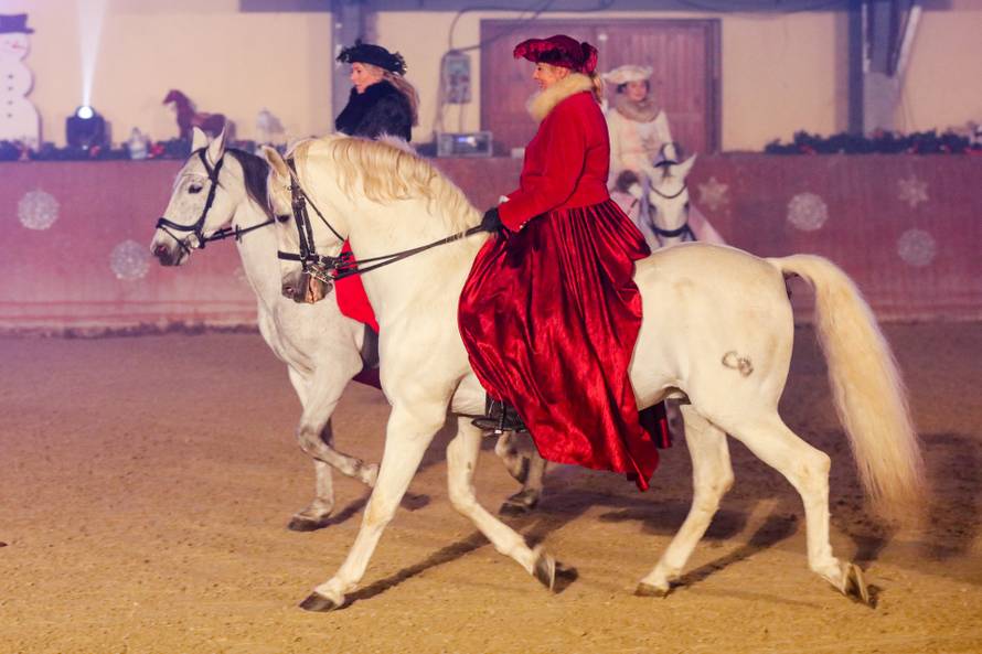 Održan Božićni bal lipicanaca u đakovačkoj Ergeli 