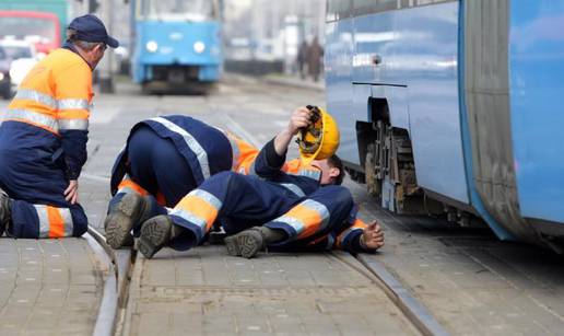 Prometni kaos u Zagrebu: Tramvaj iskočio iz tračnica