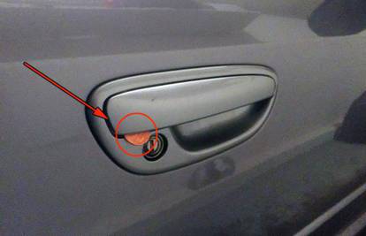 Evo što znači ako nađete novčić u vratima automobila