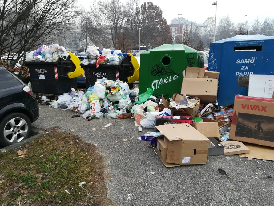 Nered u Zagrebu: Plaćamo da netko preuzme plastični otpad
