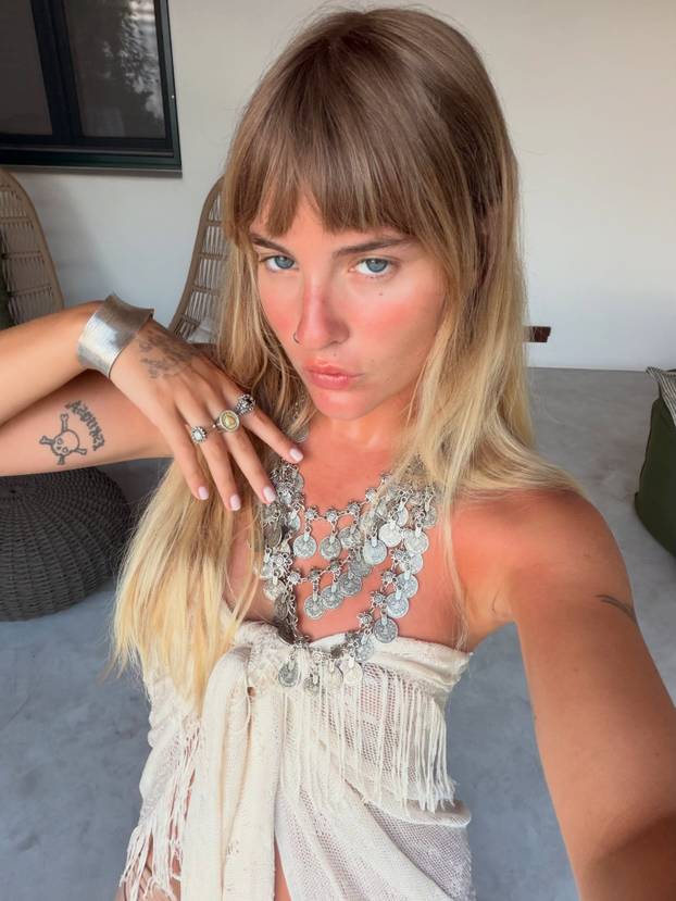 FOTO Victoria de Angelis u mini badiću ljubila djevojku na Siciliji
