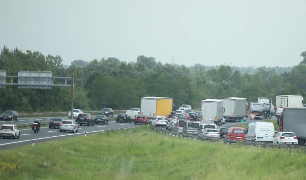 Zagreb: Počele su gužve na prometnicama prema Jadranu