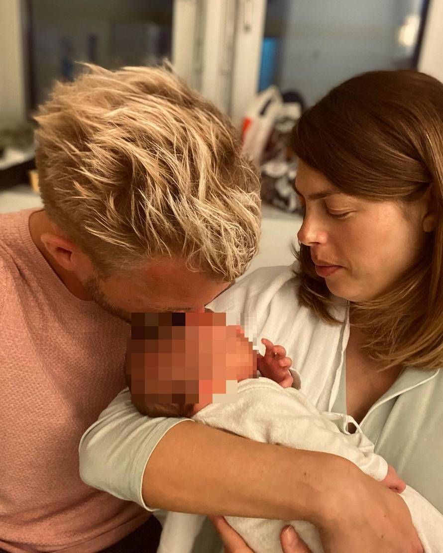 FOTO Blanka Vlašić i dalje uživa u Budimpešti s obitelji: Maleni Mondo se zabavljao u fontani