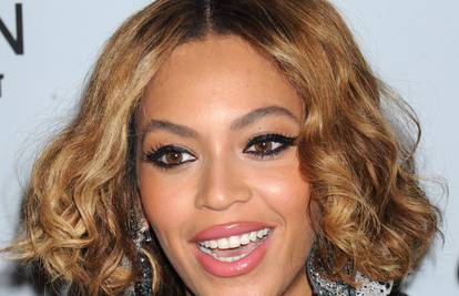 Pravo lice Beyonce: Procurilo više od 200 neretuširanih fotki