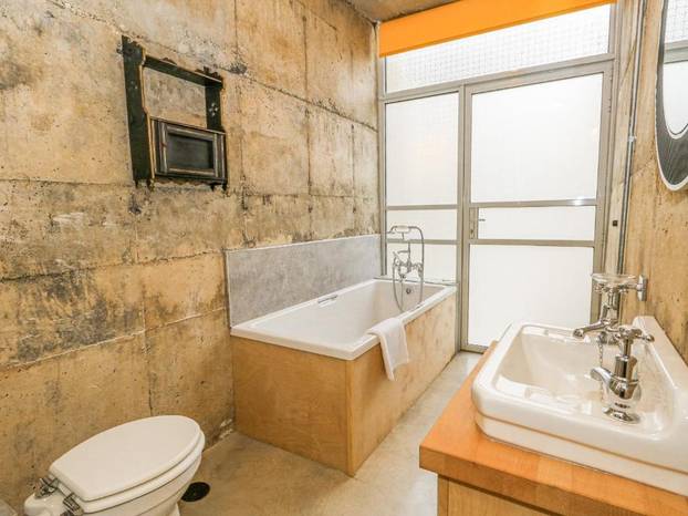 FOTO Od vojarne do top destinacije: Pogledajte kako je ratni bunker postao dom za odmor