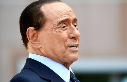 Berlusconi o  'bunga-bunga' seks zabavama: 'To je iz bolesnog vica kojeg je ispričao Gaddafi'