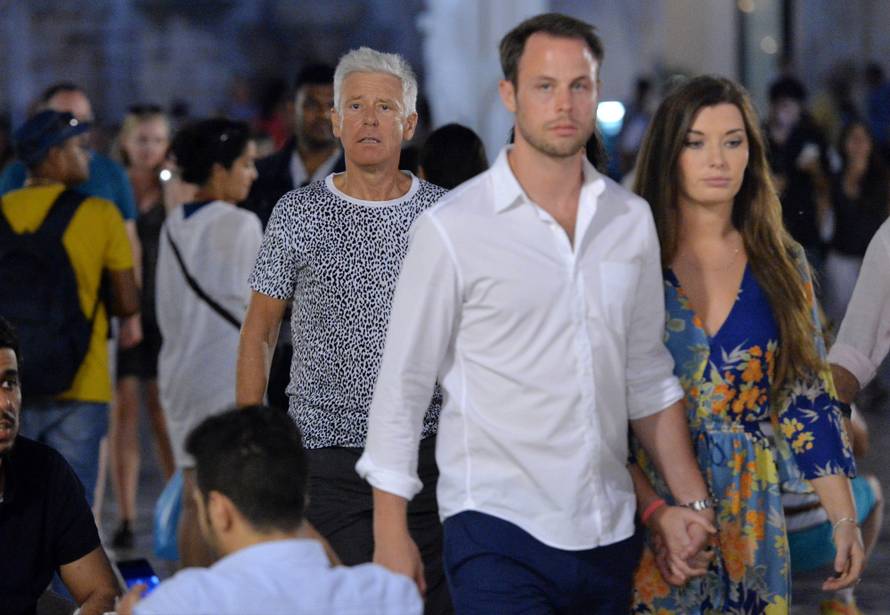 The Edge provjerava 'je li zrak čist': U2 prošetali po Stradunu