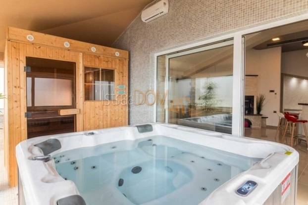 FOTO U ovoj vili u Istri možete živjeti kao u filmu: Ima jacuzzi, vinski podrum i terene za sport