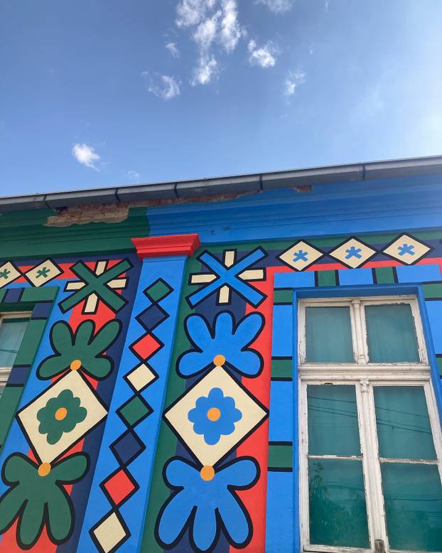 FOTO Grad pretvoren u galeriju: Pogledajte predivne murale na kućama i zgradama u Čačku