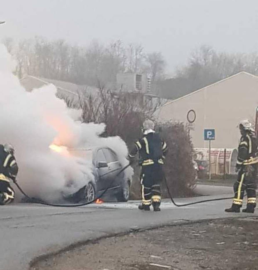 Zapalio se automobil: 'Gorio je iznutra, baš se jako dimilo...'