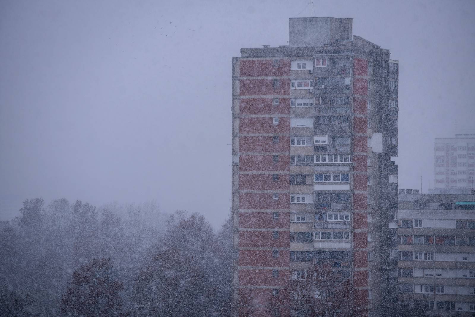 Zagreb: Gust snijeg pada u Novom Zagrebu