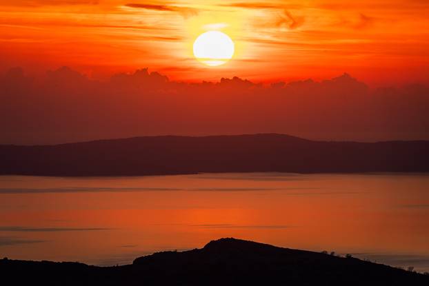 Gornje Sitno, Mosor: Pogled na zalazak sunca