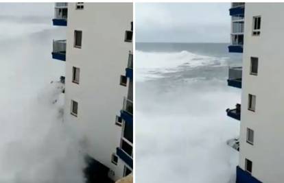 Nevjerojatne snimke: Valovi su uništili balkone, i to na 3. katu!