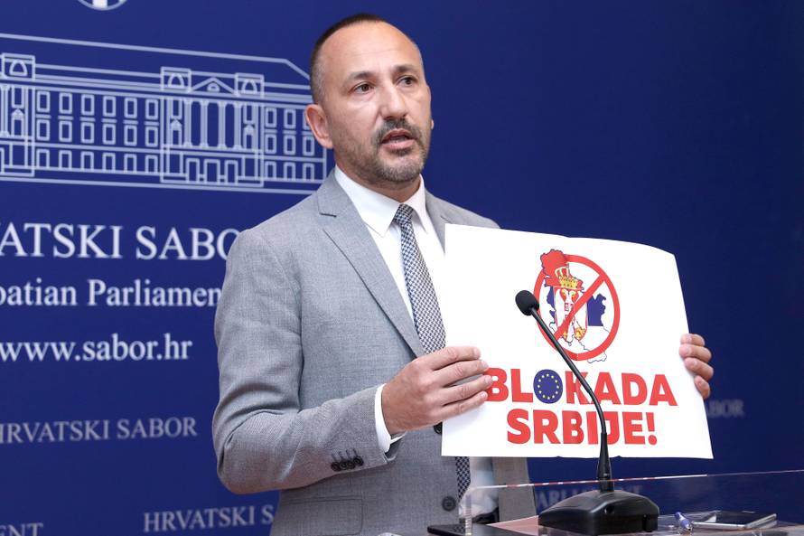 'To je skandalozno! Možda tad na moje mjesto sjedne Vučić!'