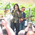 FOTO Maksimir pun za Prvi maj. Tisu&cacute;e ljudi pohrlile po besplatni grah i koncert Vesne Pisarovi&cacute;