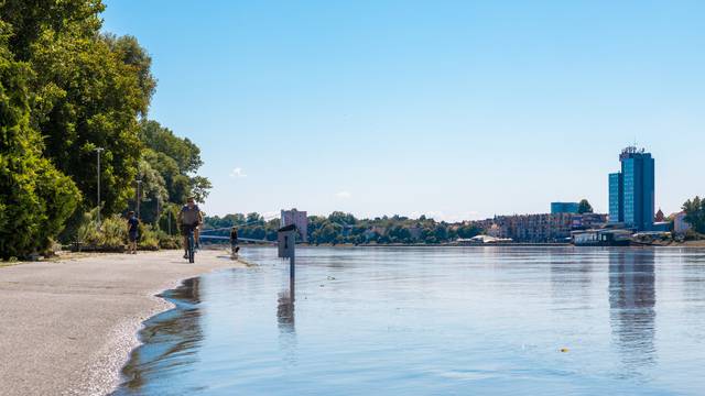 Osijek: Izlijevanje Drave uslijed visokog vodostaja